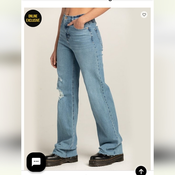 Distressed Wide Leg Jeans - Picture 3 of 9